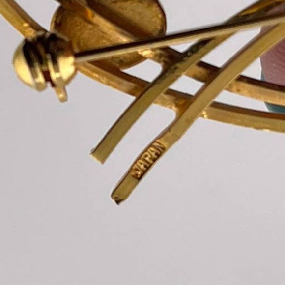 VTG Japan Mid Century Mod Bezel Set Black Onyx Red Orange Gold Tone Fish‎ Brooch - Picture 2 of 5